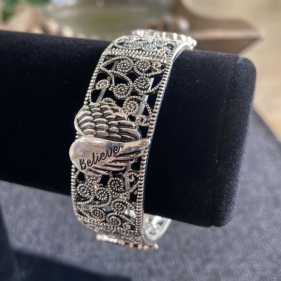 ANTIQUE SILVERTONE 'BELIEVE BLESSED FAITH' WING SCROLL BRACELET - Picture 2 of 5